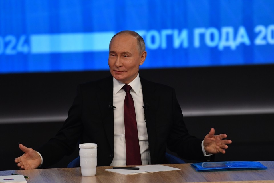    Песков: Путин продолжает регулярно выходить на лед и играть в хоккей Владимир ВЕЛЕНГУРИН