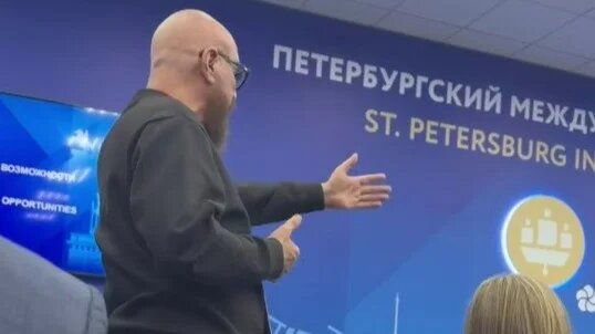 Андрей Ковалев, блогер и предприниматель на сессии «Бизнес не спит: разборы 360» обрушился с критикой на инфоцыган, пробравшихся в президиум