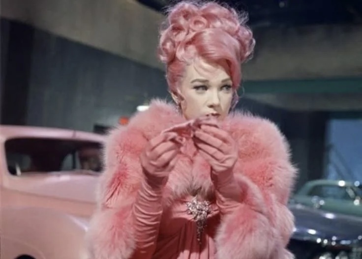 Ширли Маклейн в фильме «Что за путь!» ( «Так держать»,  What a Way to go!, 1964)