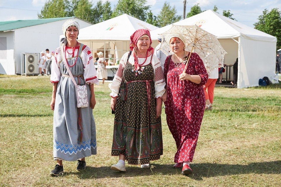    Он посвящен Году единства народов России. Николай ОБЕРЕМЧЕНКО
