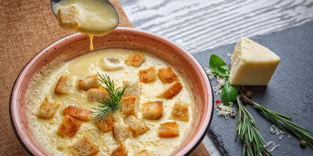 Сырный суп с куриными крылышками — быстро, просто и очень вкусно!