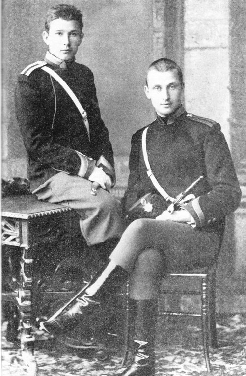    Ефрейтор Маннергейм (справа) в Николаевском кавалерийском училище. Фото: ru.wikipedia.org