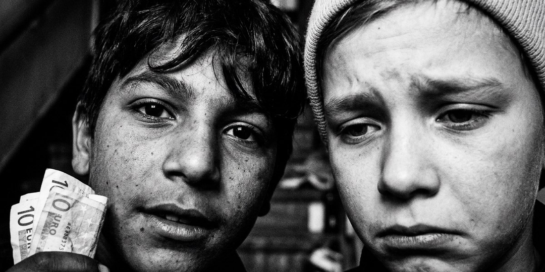 Пока ваш ребёнок учится завязывать шнурки, цыганский в 10 лет уже зарабатывает на семью. 5 правил цыганского воспитания