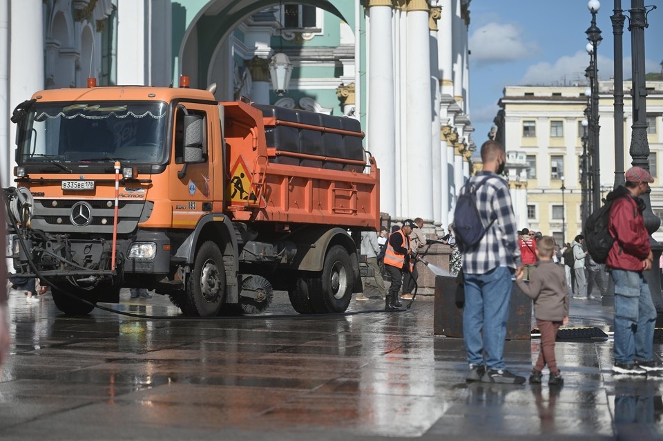    56 аварийных бригад дежурят в Петербурге. Алексей БУЛАТОВ