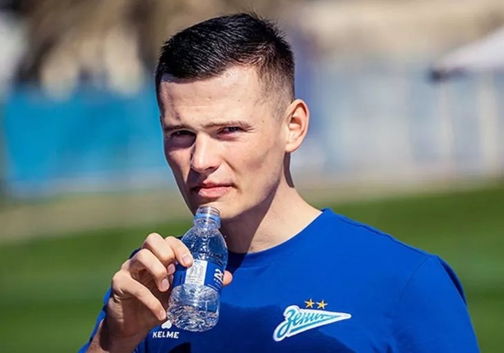    Пошел против Галицкого – теперь расчет на милость Семака. Минус звезда в российском футболе? Фото #1