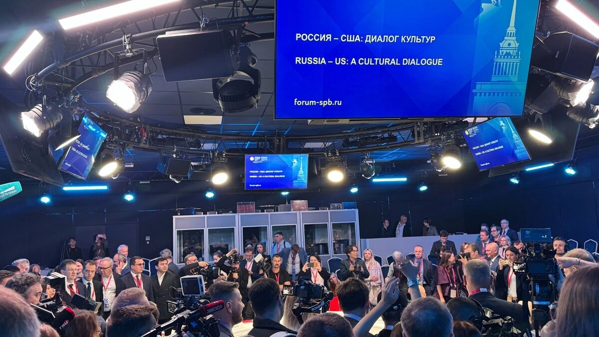    Участники сессии «Россия — США: диалог культур» в рамках ПМЭФ. Стороны обсудили новые форматы гуманитарного сотрудничества и совместные проекты в сфере искусства и образования   1MI