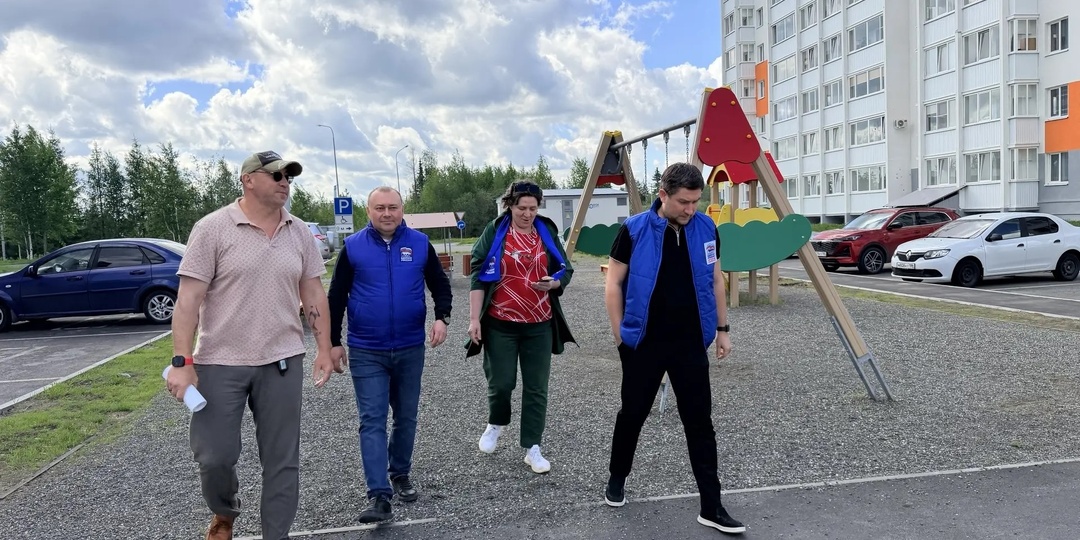В Нягани проверяют безопасность детских площадок