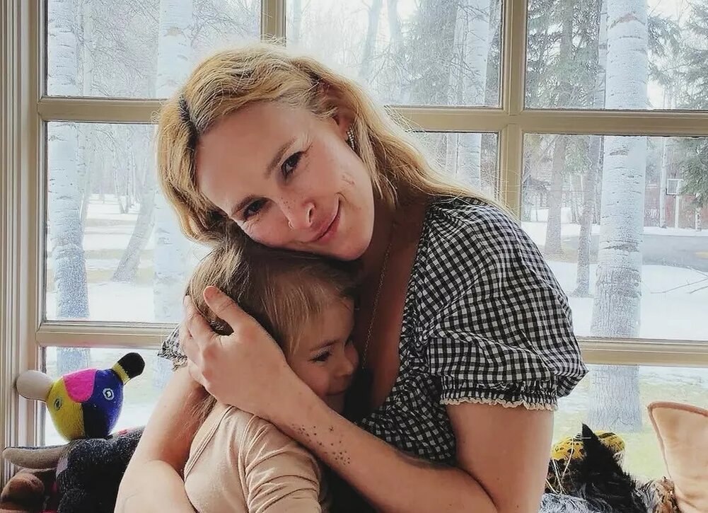    Бывший партнер Румер Уиллис высказался об их конфликте: "Она использует дочь"