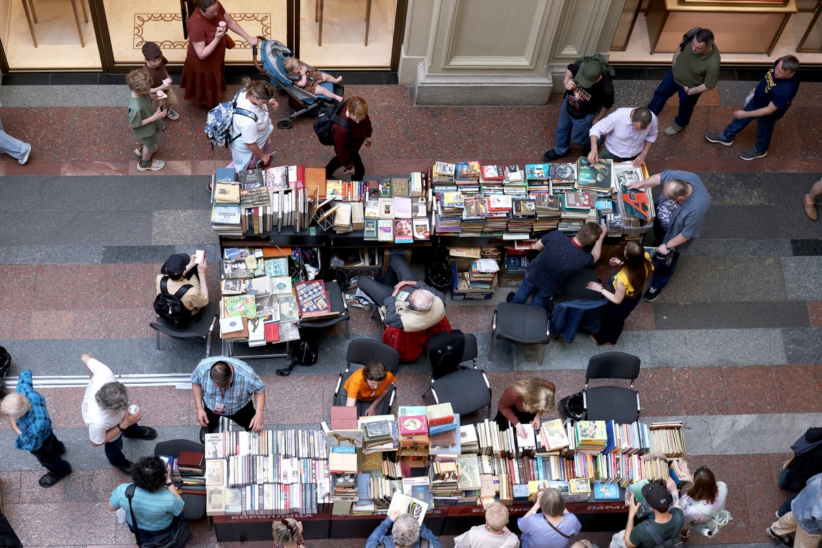    Книжный фестиваль "Красная площадь" на площадях внутри ГУМа. /Сергей Куксин/ РГ