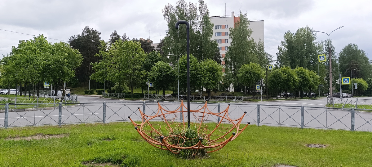 На углу ул. Космонавтов и Солнечной