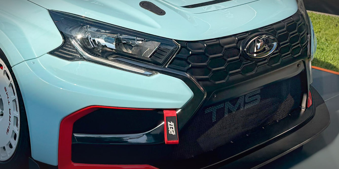 АВТОВАЗ показал 218-сильную гоночную Lada Iskra