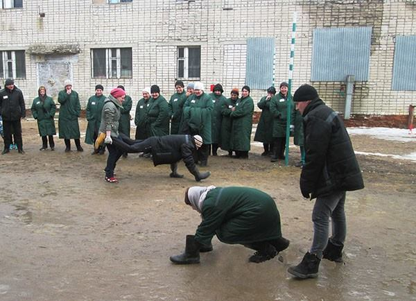 Можно было назвать происходящее экспериментом, но как в детской игре торчат уши зайчика / фото: пресс-служба ГУФСИН России