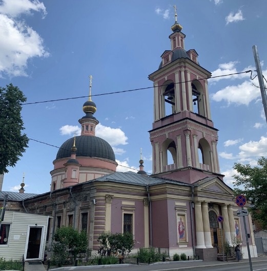 Церковь Ирины Великомученицы в Покровском: арифметика кирпича и света