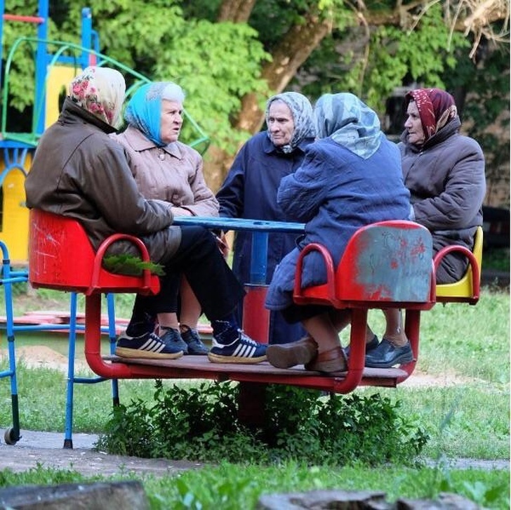 Фото из соцсетей. Ждут пенсию.