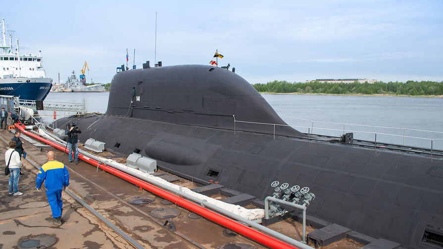 Первая многоцелевая атомная подводная лодка (АПЛ) проекта «Ясень» К-560 «Северодвинск» у причала оборонной судоверфи «Севмаш» в Северодвинске / РИА «Новости»   📷