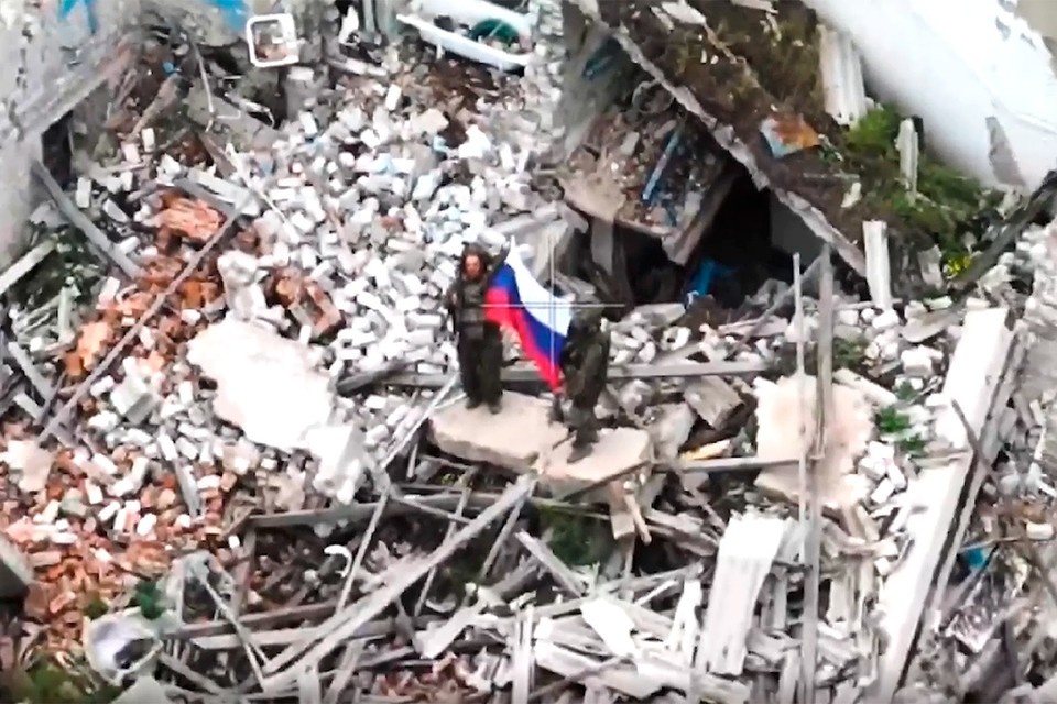    Только за сутки воины группировки войск «Восток» уничтожили более 430 украинских боевиков и иностранных наемников на этом направлении. Минобороны РФ