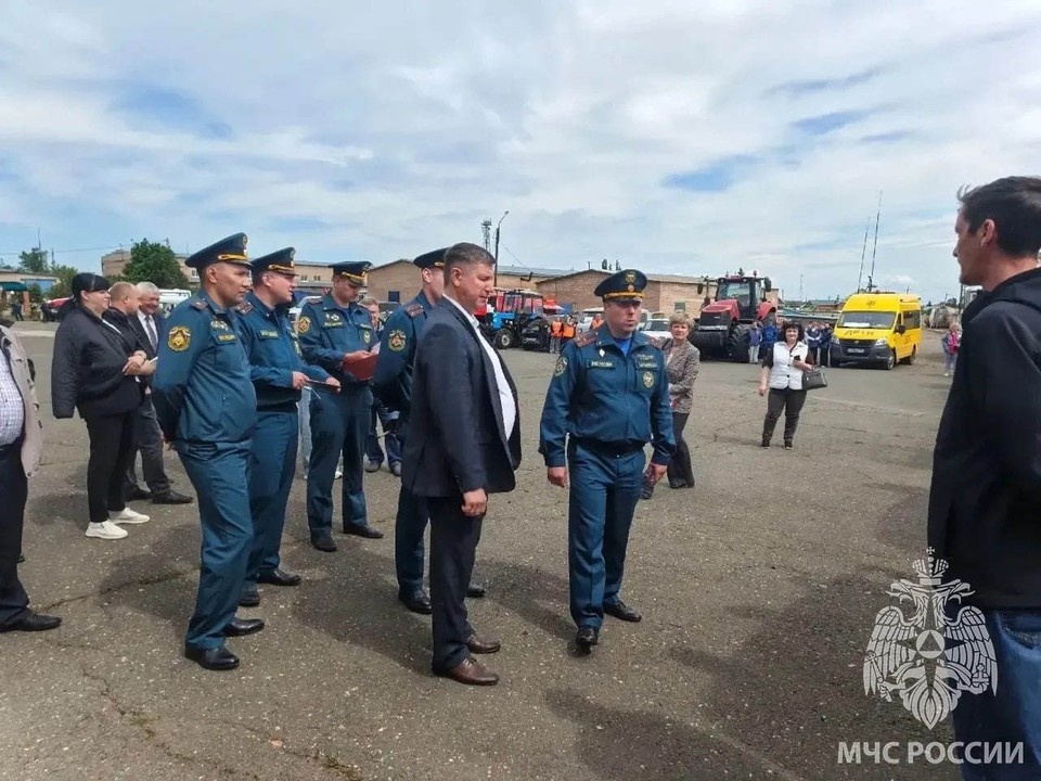    В первый день специалисты отработали вводную по ликвидации последствий наводнения ГУ МЧС России по Оренбургской области