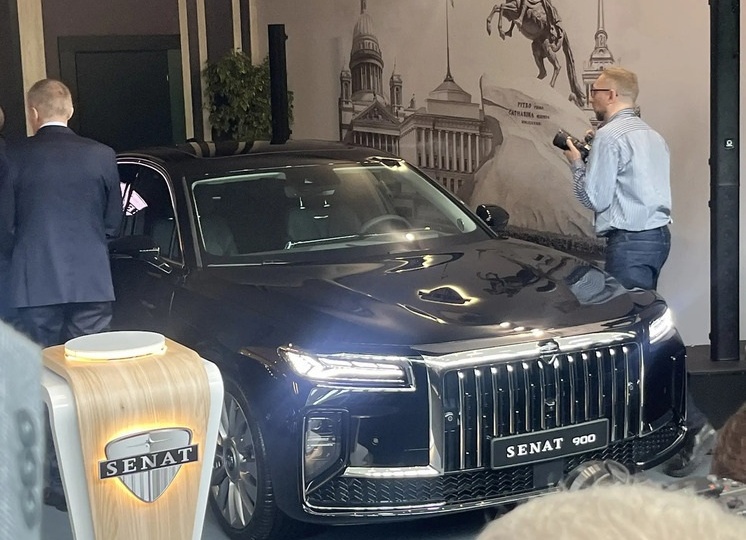 Ни стыда, ни совести. В Санкт-Петербурге представили новый Aurus Senat 900, который оказался копией китайского Hongqi H9