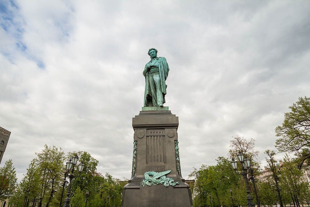 Памятник А. С. Пушкину на Пушкинской площади в Москве. Источник: Andrey Pozharskiy / Shutterstock / FOTODOM📷
