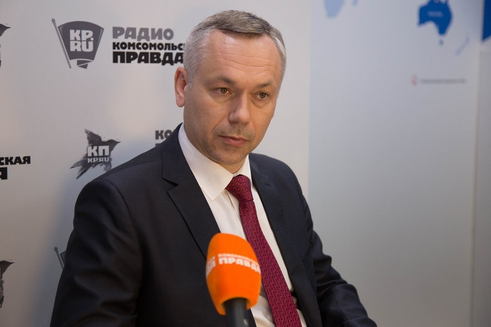    Губернатор Новосибирской области Андрей Травников на ПМЭФ подписал три соглашения. Александр ГЛУЗ