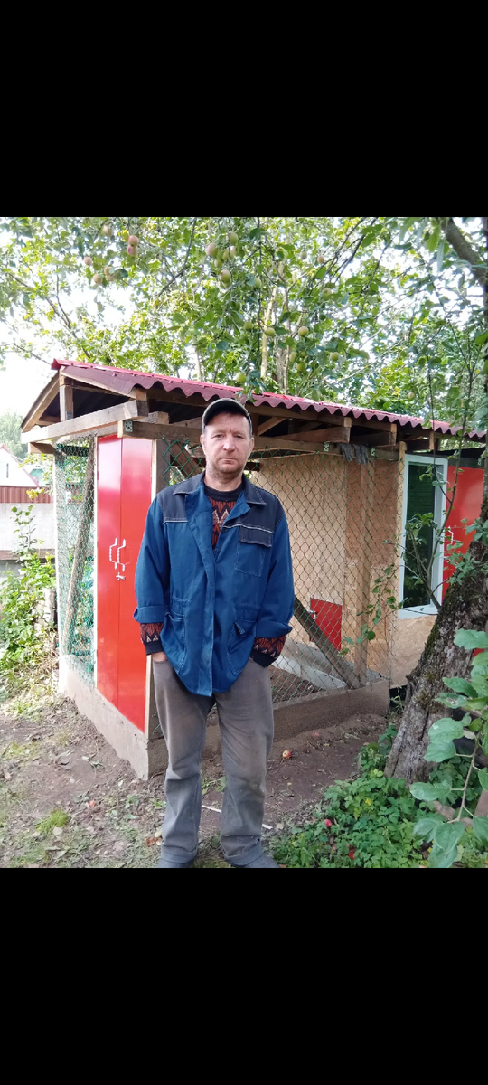Главный строитель курятников. Страна должна знать своих героев в лицо.