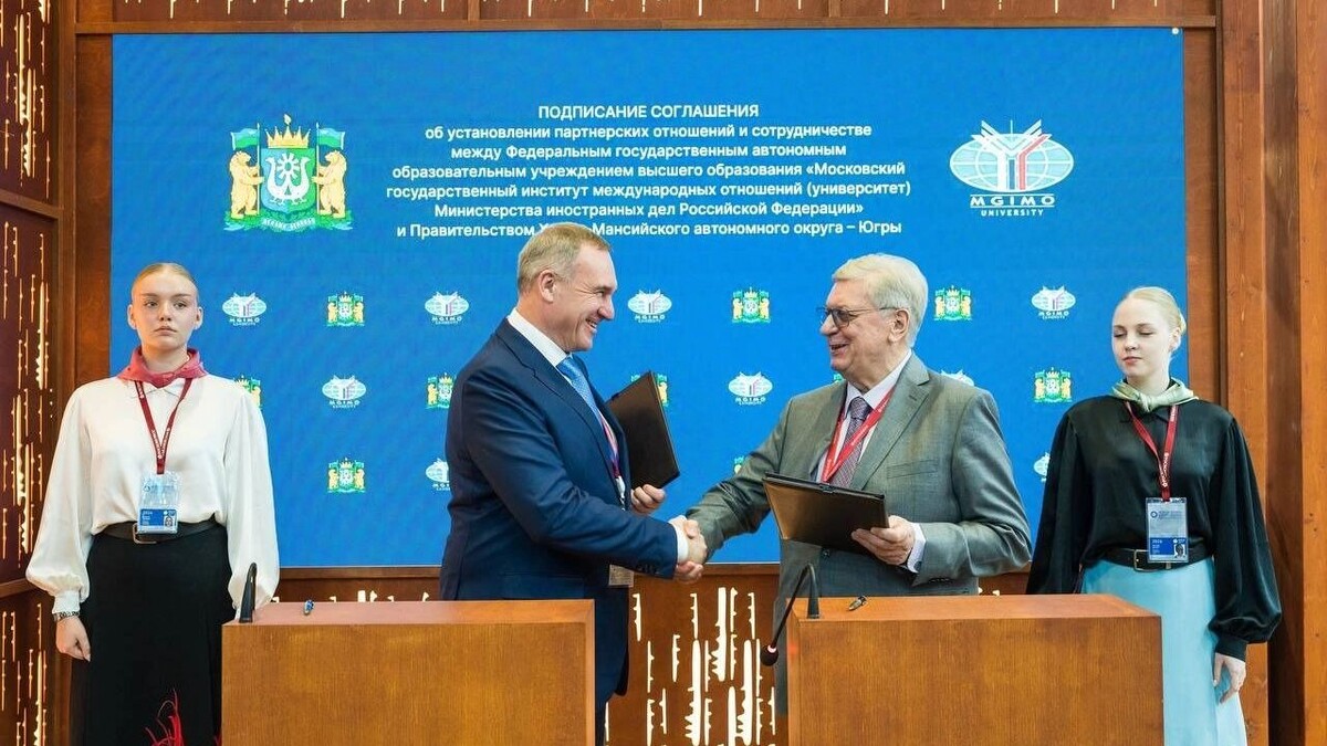    Губернатор Югры Руслан Кухарук провел серию рабочих встреч на площадке ПМЭФ-2026   Руслан Кухарук