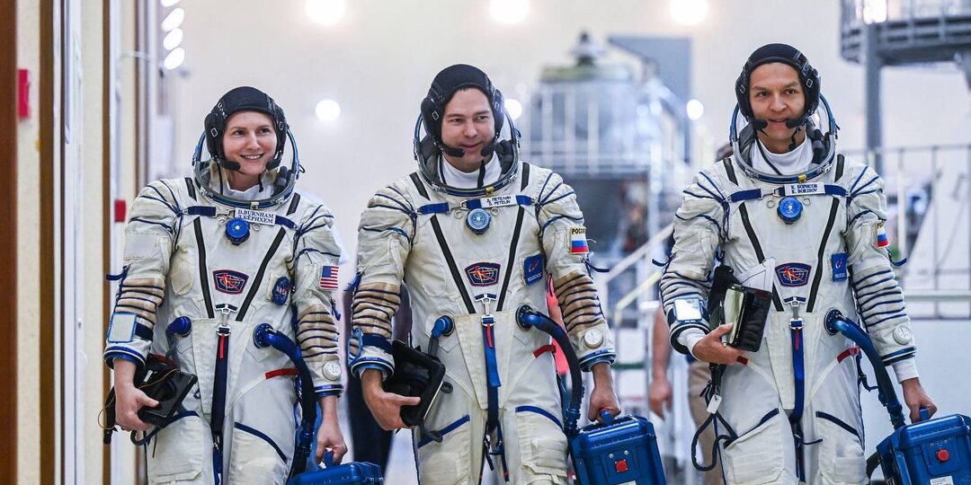 У дублирующего экипажа МКС-75 прошла комплексная тренировка на тренажёре корабля «Союз