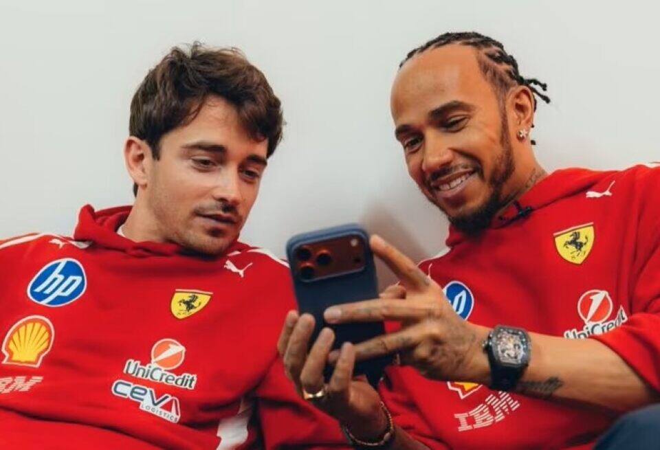    Льюис Хэмилтон отреагировал на новый контракт Леклера с FerrariFerrari