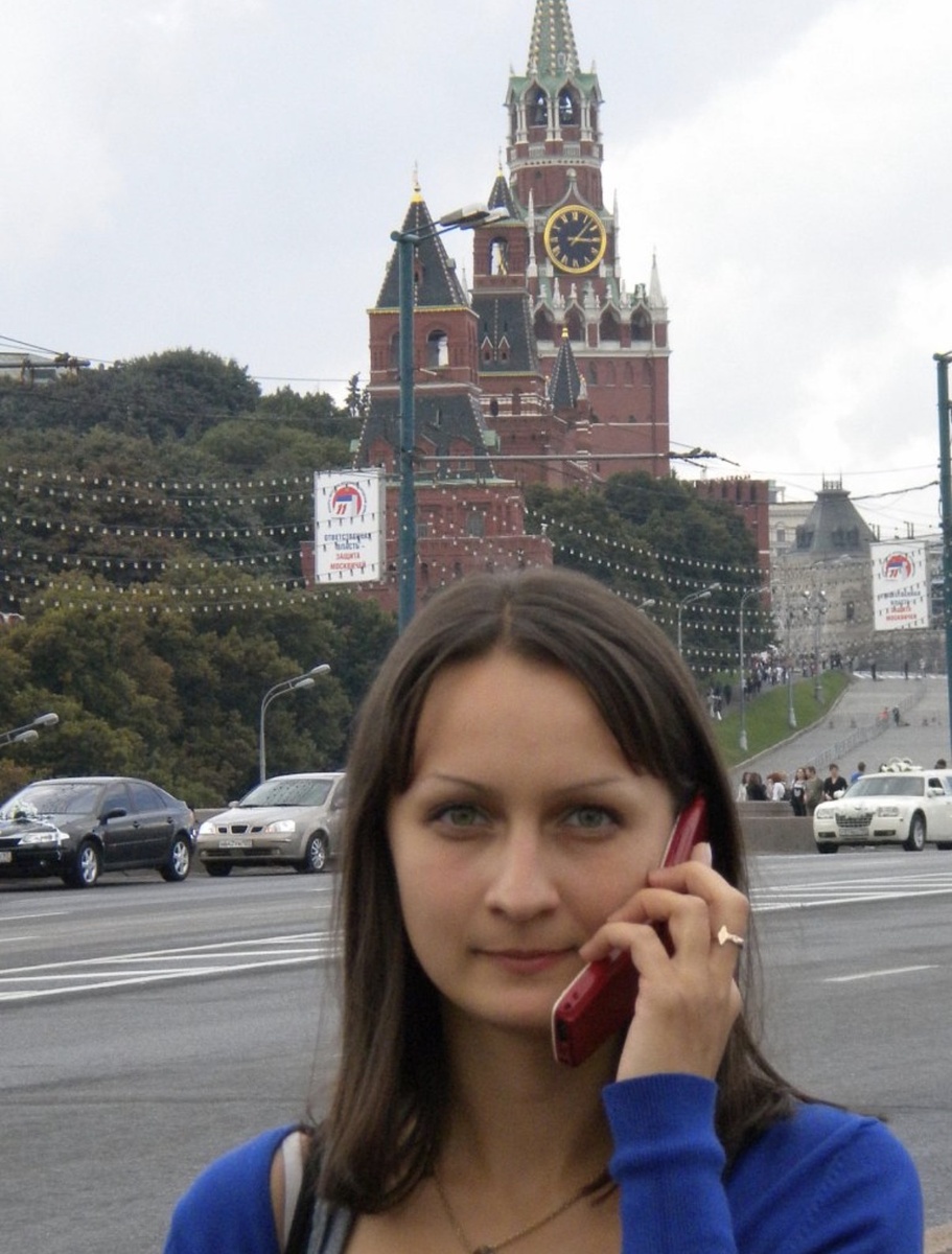 На важном созвоне, позади Кремль