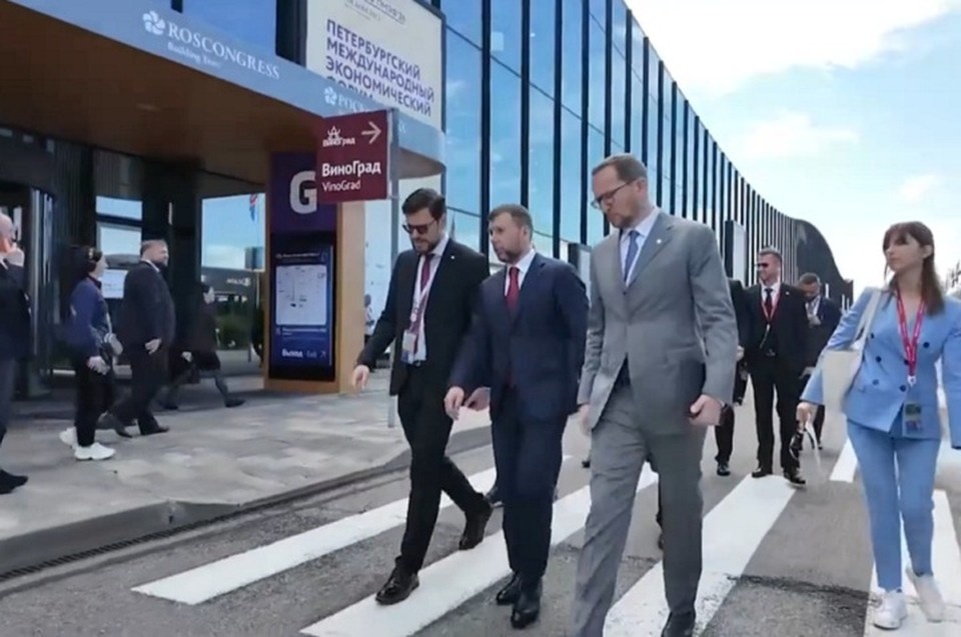    Глава ДНР Денис Пушилин продолжает работу на ПМЭФ-2026. Фото: max.ru/PushilinDenis