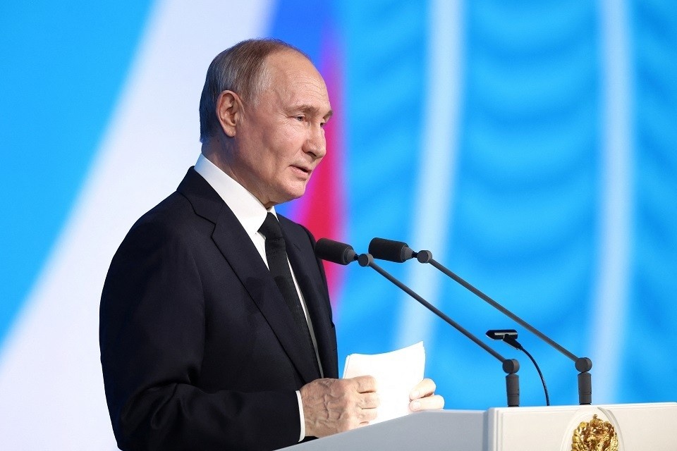    ️Путин: РФ досрочно выполнила задачу по снижению уровня бедности, до 6,7% REUTERS
