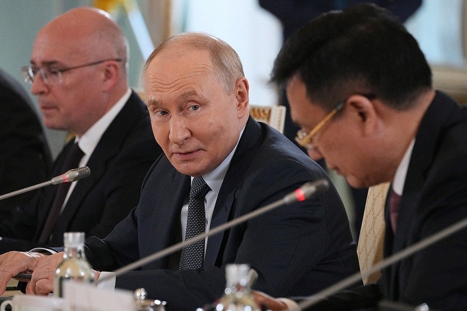    ️Путин: лучше остановить конфликт в целом, а не приостанавливать боевые действия REUTERS
