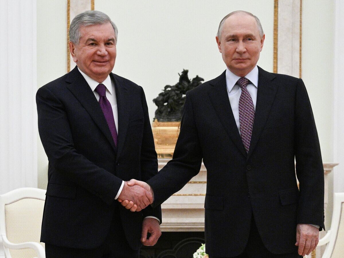    Президент РФ Владимир Путин и президент Узбекистана Шавкат Мирзиеев во время встречи в Москве | © РИА Новости / Кирилл Зыков