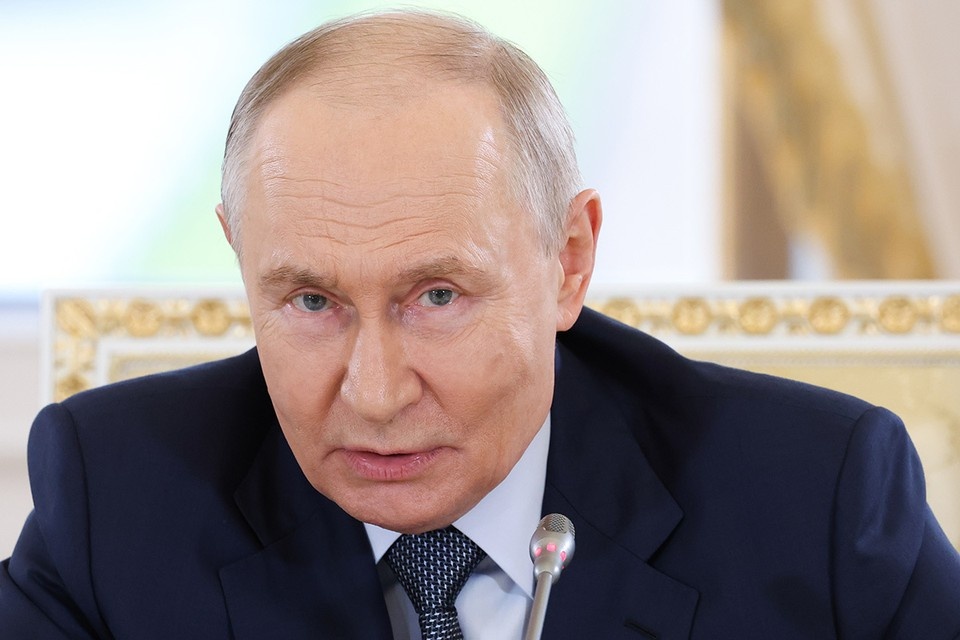    Президент России Владимир Путин во время встречи с руководителями международных информационных агентств в рамках ПМЭФ. Фото: Александр Казаков/пресс-служба президента РФ/ТАСС