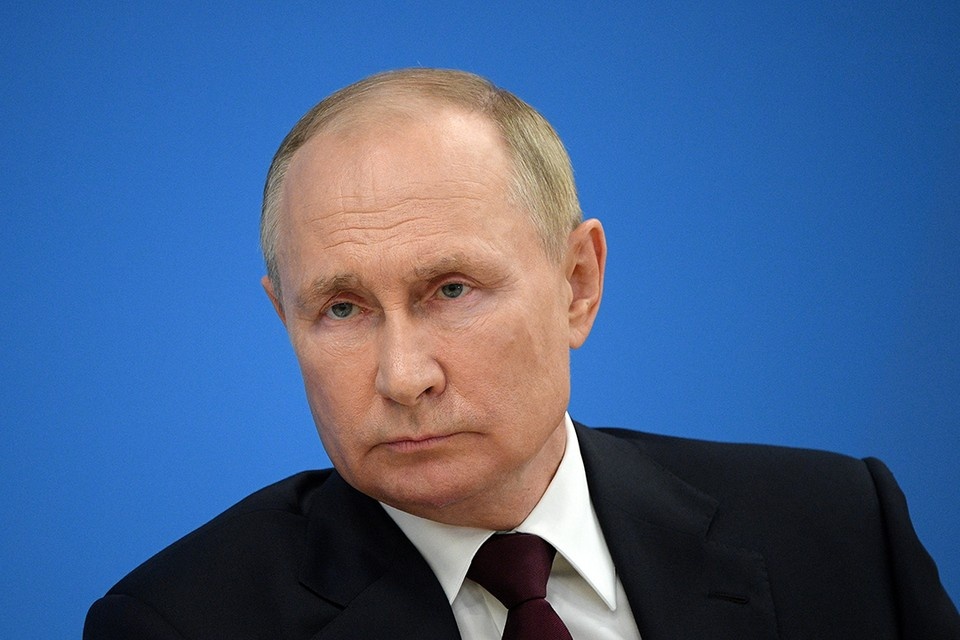    Президент РФ Владимир Путин по видеосвязи принял участие в церемонии начала строительства интегрированной АЭС в Узбекистане. REUTERS