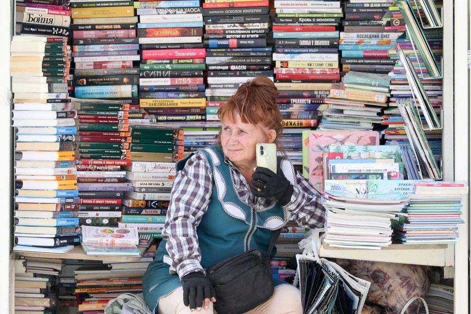    На книжных развалах можно найти, что почитать, но экземпляры, за которыми охотятся коллекционеры, сюда попадают крайне редко. Фото: Алексей БЕЛКИН/NEWS.ru/Global Look Press