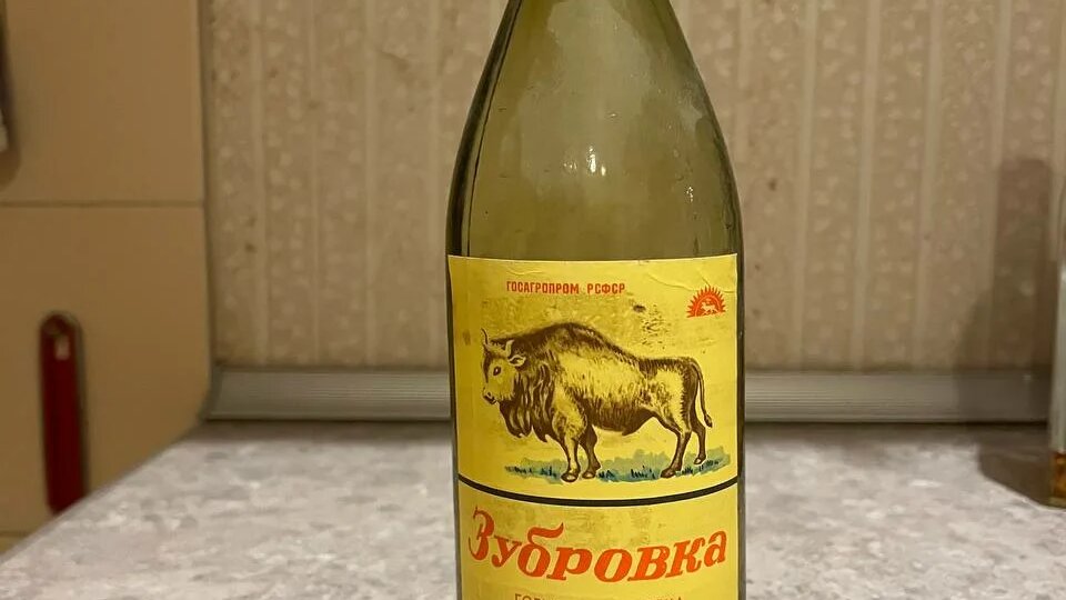 Настойка на самогоне «Зубровка»: рецепт изготовления и история возникновения