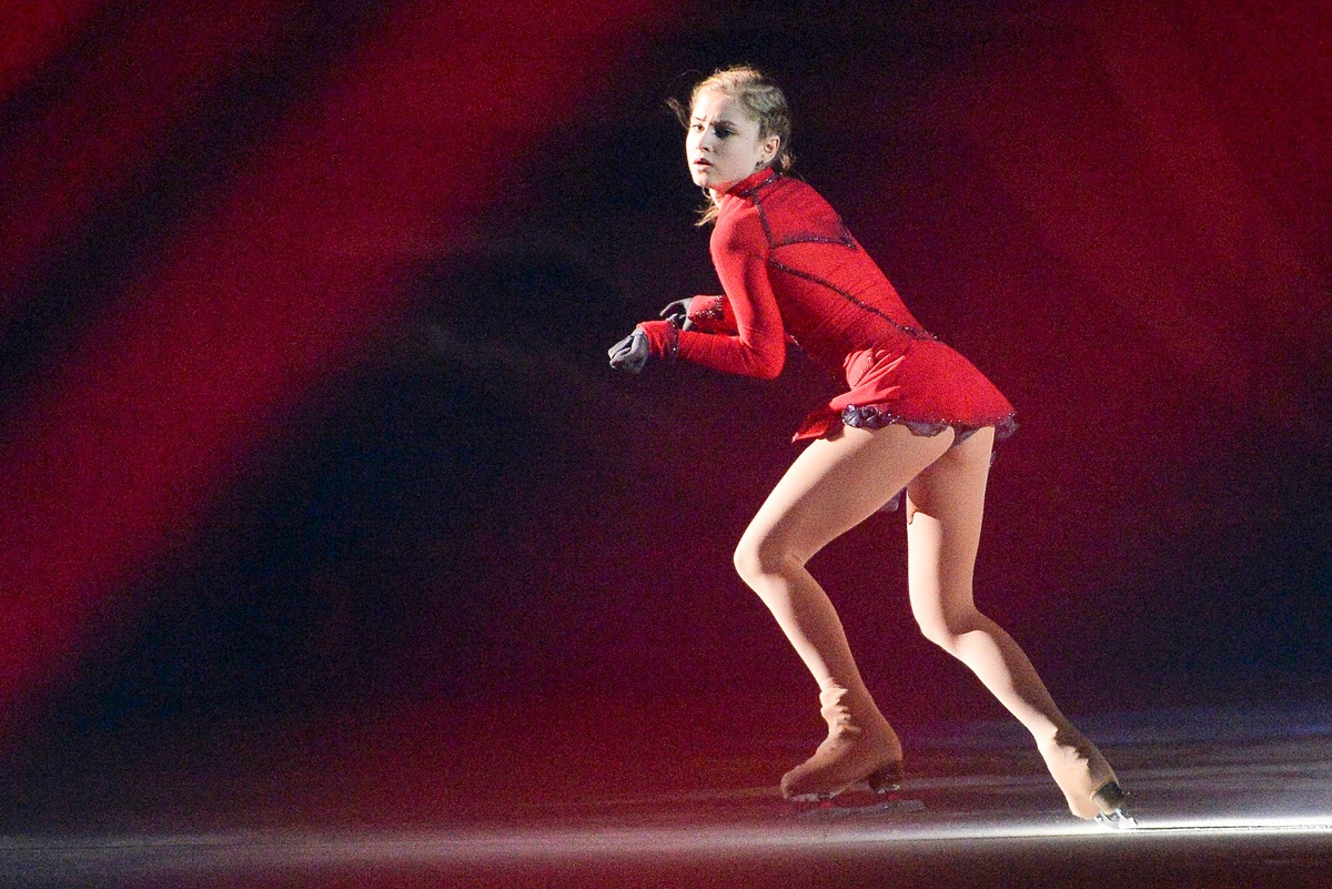   2014 год. Олимпийская чемпионка по фигурному катанию Юлия Липницкая на гала-концерте "Мы - Чемпионы!" в МСА "Лужники" в Москве. /Владимир Песня / РИА Новости
