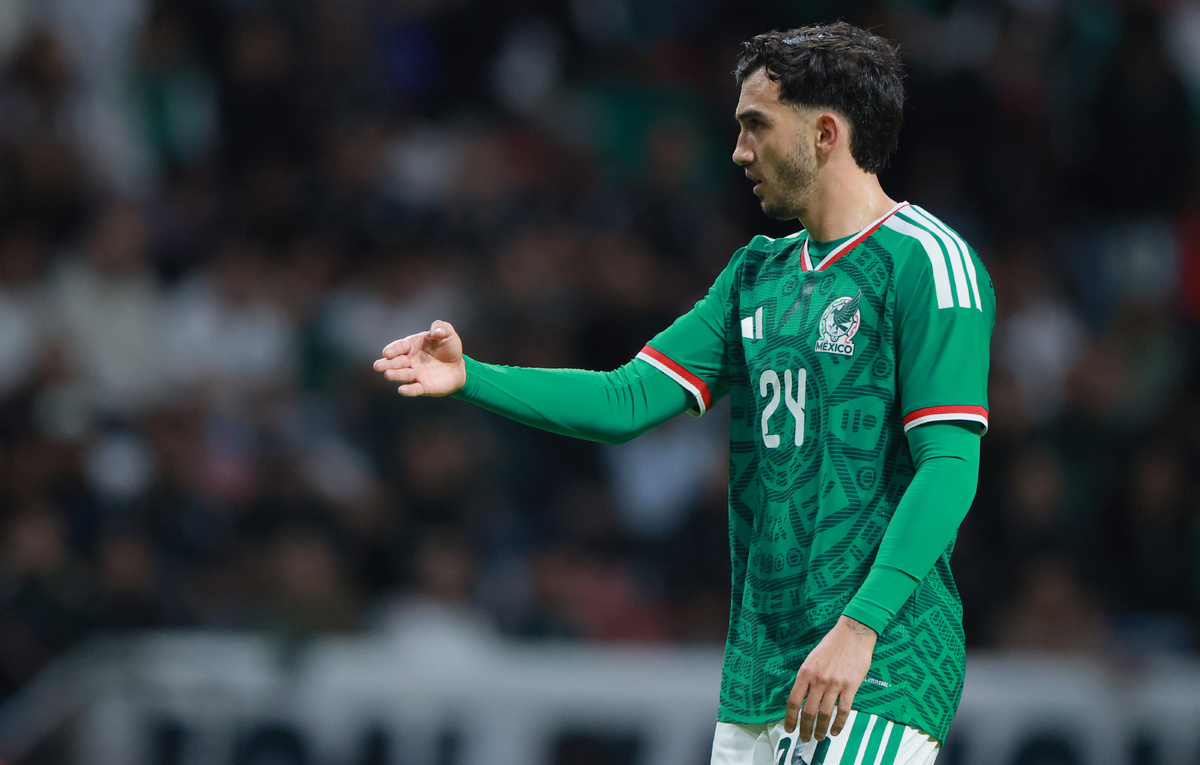    Полузащитник сборной Мексики Луис Чавес  Manuel Velasquez/Getty Images