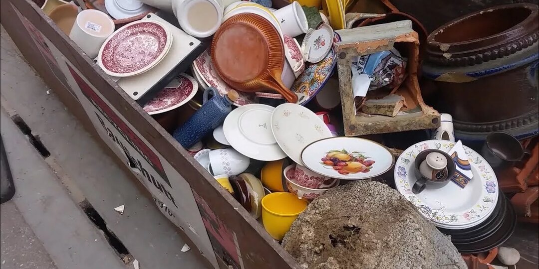 Так покупать вещи с помойки или нет?