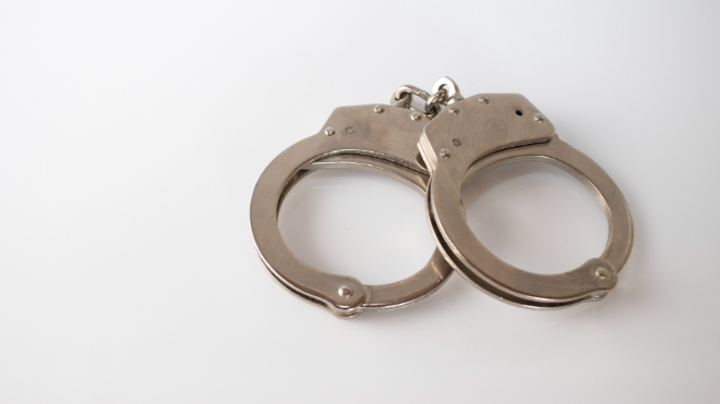 Фото: https://www.magnific.com/free-photo/high-angle-shot-metal-handcuffs-isolated_12750645.htm#