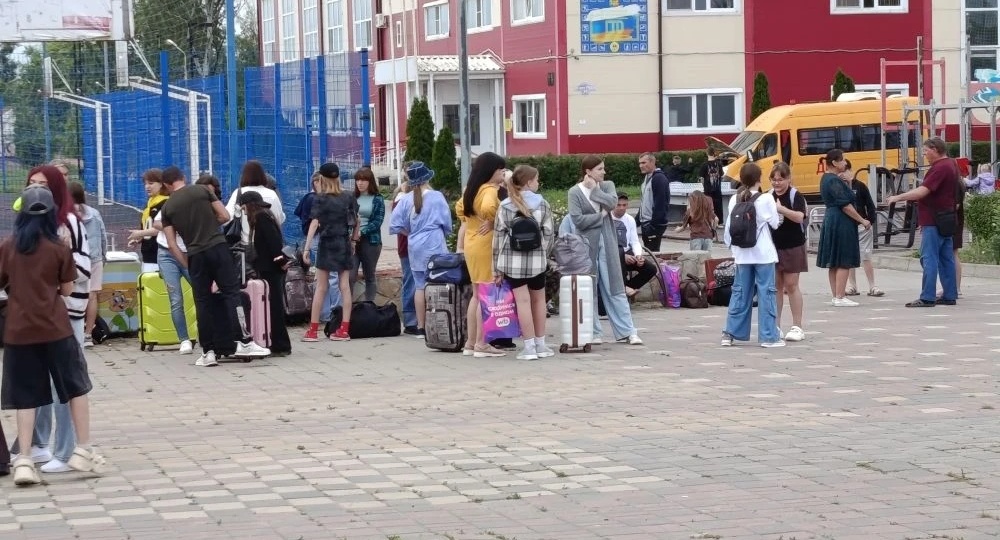 Старт первой смены: более 300 ребят отправились на летний отдых в Миллеровском районе