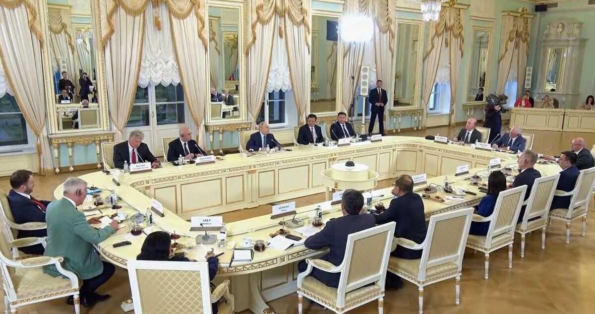    Владимир Путин беседовал с представителями мировых СМИ несколько часов   kremlin.ru