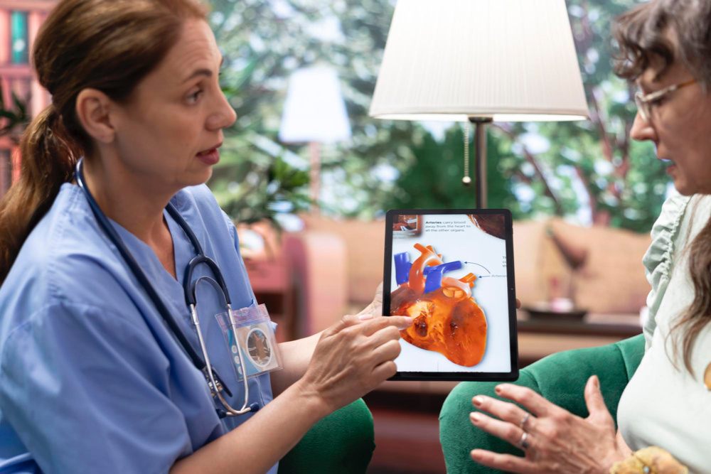 источник https://www.magnific.com/premium-photo/professional-nurse-explaining-heart-condition-disease-senior-couple_378107994.htm