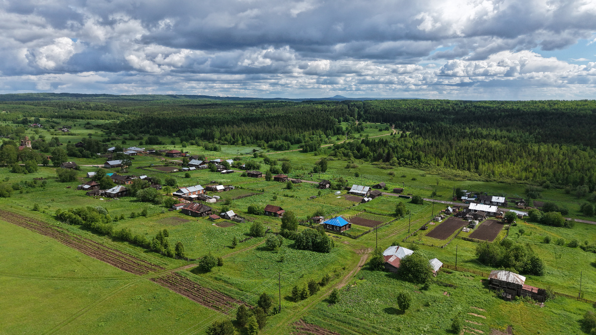село Искор и гора Полюд на горизонте