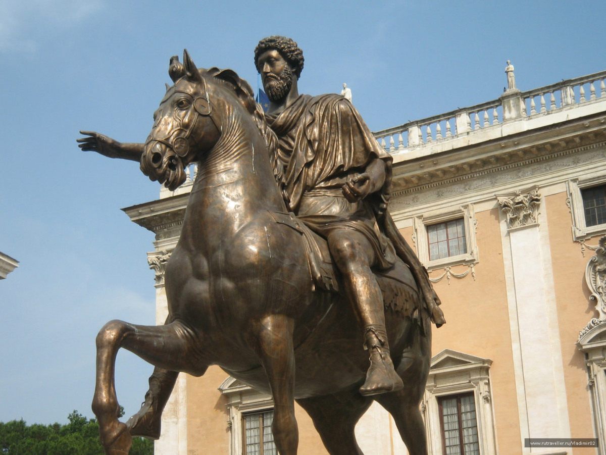 Фото конной статуи Марка Аврелия в Риме. Оригинальное название:Statua equestre di Marco Aurelio.