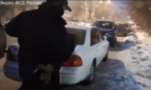 Задержание оперативниками гражданина Артемьева / скриншот кадра видео УФСБ России по Забайкальскому краю
