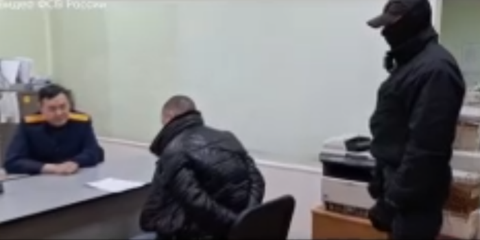 Допрос следователем гражданина Артемьева / скриншот кадра видео УФСБ России по Забайкальскому краю