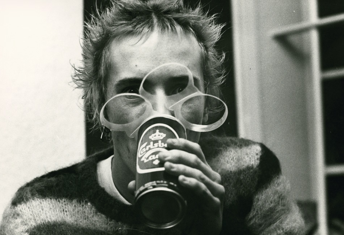 Джонни Роттен из группы Sex Pistols в 1976 году. Фото: Тони Макграт/The Observer