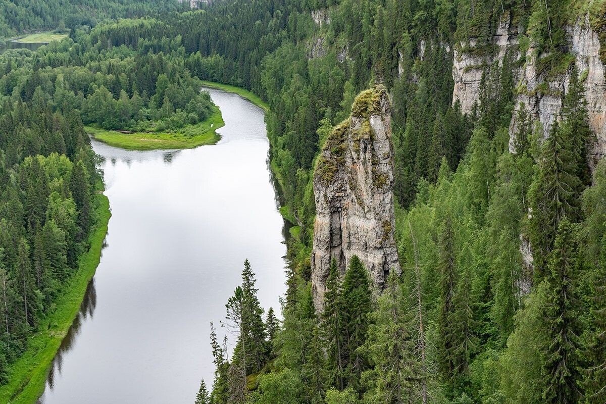 Знаменитая скала «Чертов палец» на р. Усьва, Пермский край. Источник: 4traveler / Shutterstock / FOTODOM📷
